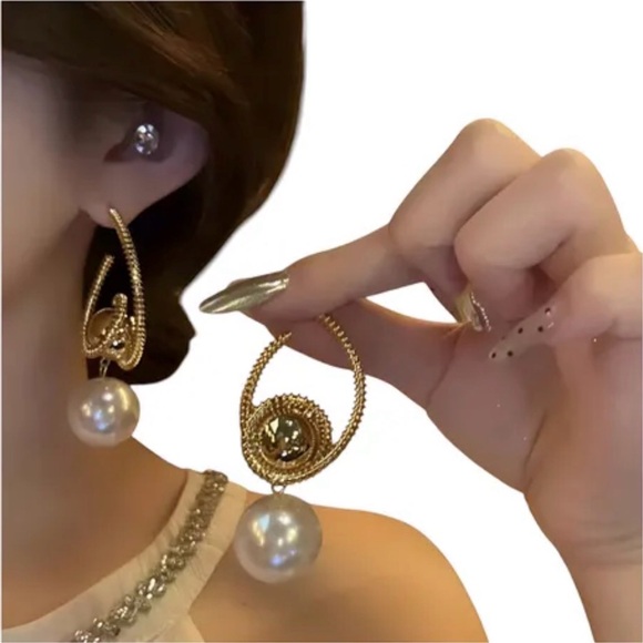 Elegant Gold and Pearl Drop Earrings - Picture 3 of 13